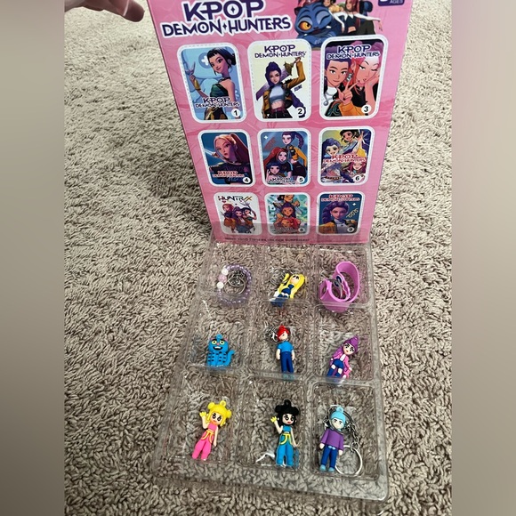 KPOP Demon Hunters Surprise Toy Set | Figures, Charms & Accessories | Ages 3+ - Picture 6 of 6